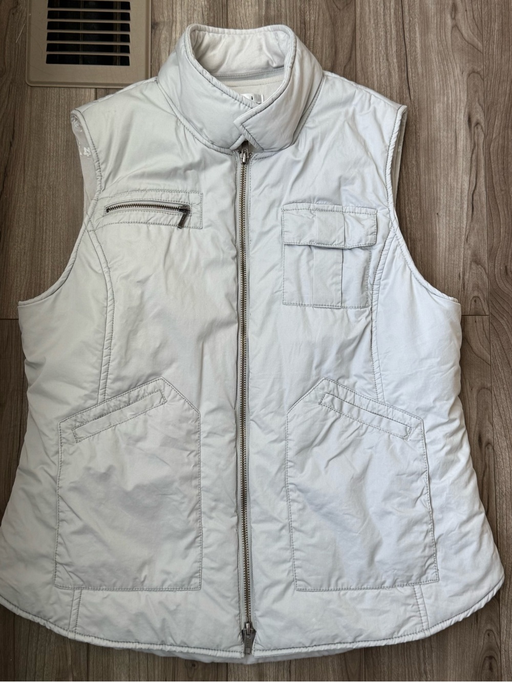 Cabi Puffer Vest Gray Soft
Warm Cotton Front Zip Pockets
Womens L - No Hood